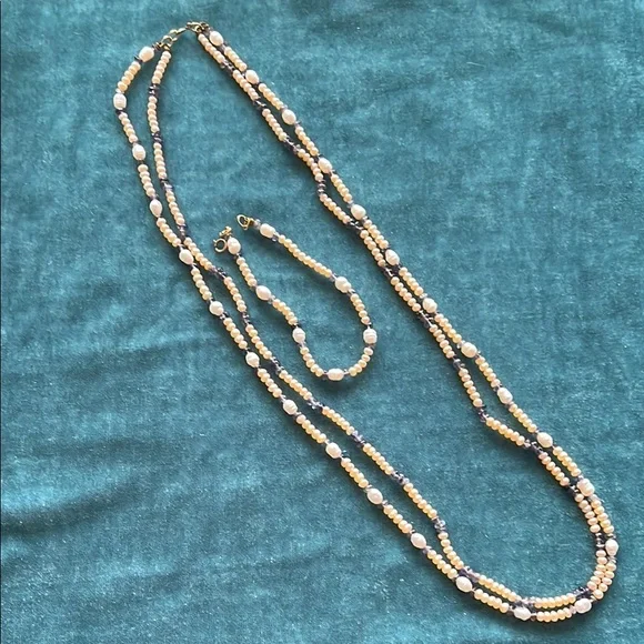 Freshwater Pearl and purple crystal Bead Necklace & bracelet set - Picture 2 of 6